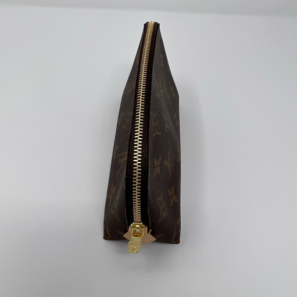 LOUIS VUITTON COSMETIC BAG - Picture 2 of 6